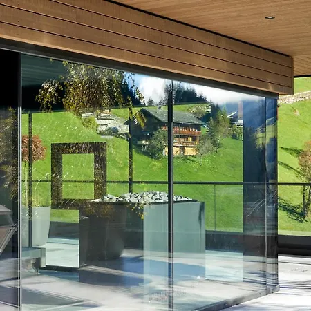 Hotel Tirolerhof 4 Sterne Superior Tux