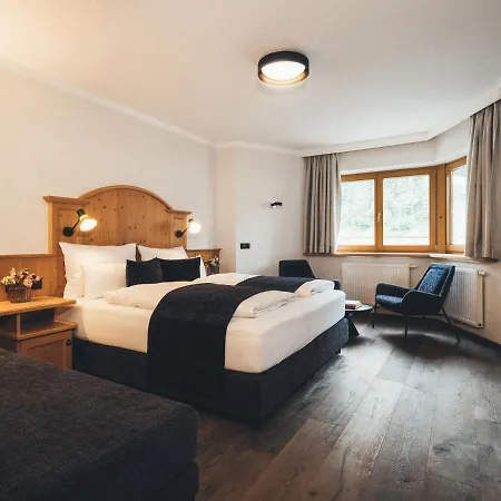 Hotel Tirolerhof 4 Sterne Superior Tux